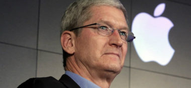 Tim Cook: Telefonní číslo Steva Jobse máme stále uložené